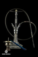 Carica immagine nella galleria Narghilè Crystalia Elektra Carbon Shisha, design elegante e dettagli in vetro scolpito. Perfetto per un’esperienza di fumo raffinata e unica, con uno stile moderno e lussuoso.
