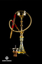 Carica immagine nella galleria Narghilè Shisha Tradizionale Cheope da 70 cm, con design orientale, lavorato a mano in ottone inossidabile, dotato di tubo in pelle e legno, sistema a camera chiusa e ricami artigianali. Elegante e funzionale per un’esperienza autentica.
