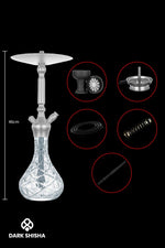 Carica immagine nella galleria Narghilè Aladin Alux M5 - Shisha da 46 cm con design elegante in argento, dotata di colonna fumo in alluminio anodizzato, vetro trasparente inciso e accessori inclusi: testa in argilla, braciere, tubo in silicone con molla anti-piega e manico in plastica. Perfetta per principianti ed esperti.
